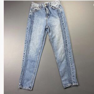 BDG‎ Urban Outfitters Mom Jeans
Women's 26 High Rise Tapered Blue
Denim Vintage